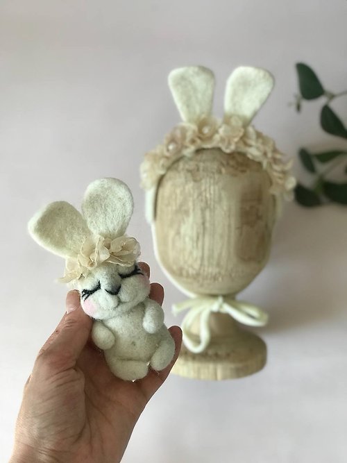玩具新生兒 新生兒的兔子玩具和兔子耳朵 新生兒道具