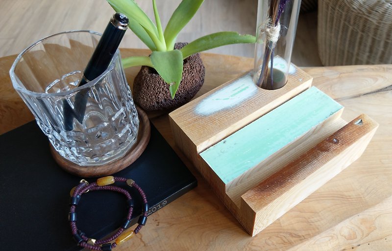 CL Studio【cypress-mobile phone holder/business card holder】N134 with test tube and dried flower - Card Stands - Wood Gold