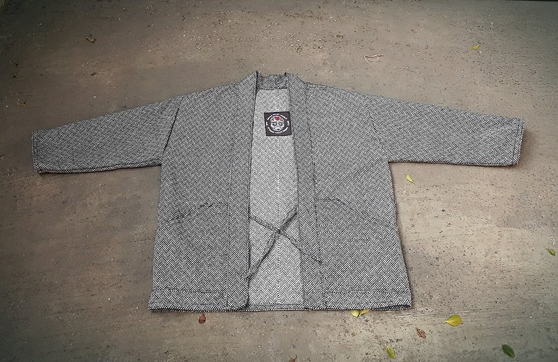AMIN'S SHINY WORLD手工訂製迷宮黑白圖騰罩衫大衣外套 - 外套/大衣 - 棉．麻 黑色