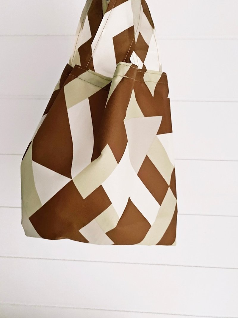 hairmo coffee geometric waterproof and environmentally friendly breakfast lunch bag/drink bag - กระเป๋าถือ - วัสดุกันนำ้ สีนำ้ตาล
