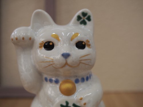 Wʜᴀᴛ ᴛʜᴇ ᴘᴜɢ sᴛᴏʀᴇ ｜日本招財貓。達磨。生活雜貨 京燒 清水燒 | 花結晶 中 白 右 四葉草 招福