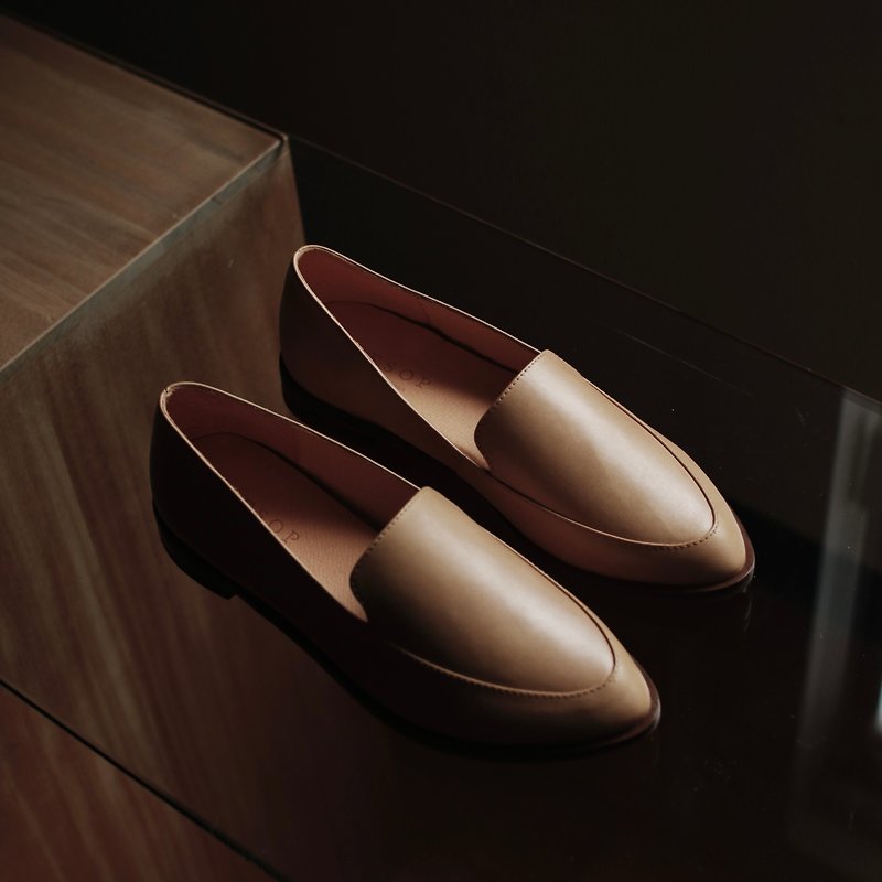 Pointy-toe Loafers | Tan - Women's Oxford Shoes - Genuine Leather Brown