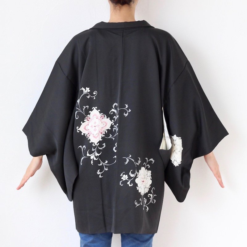 oriental floral kimono, EXCELLENT VINTAGE, embroidered kimono /3430 - เสื้อแจ็คเก็ต - ผ้าไหม สีดำ