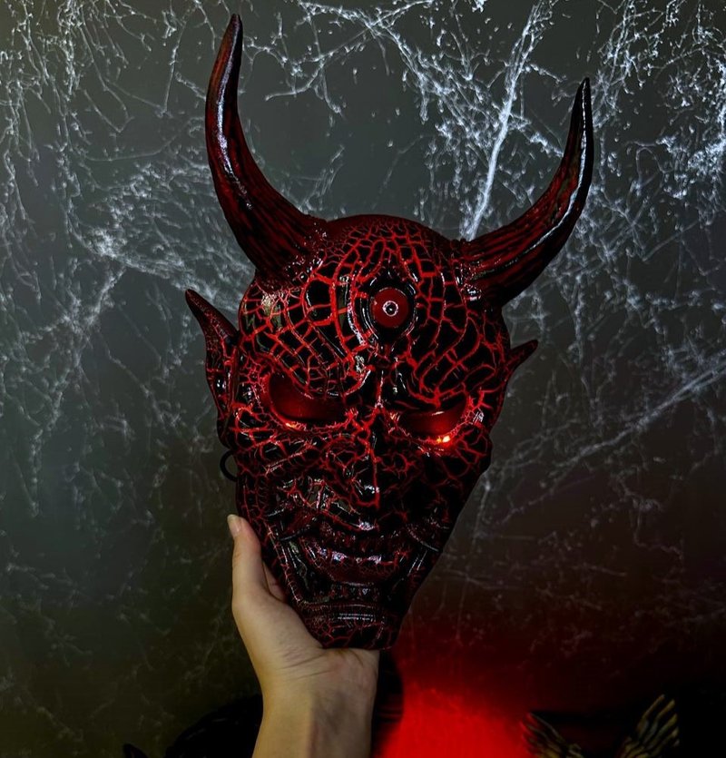 DBD Oni Mask - Red & Black Craquelure, Dead By Daylight Mask, Oni Demon Cosplay - 口罩/口罩收納套 - 樹脂 黑色