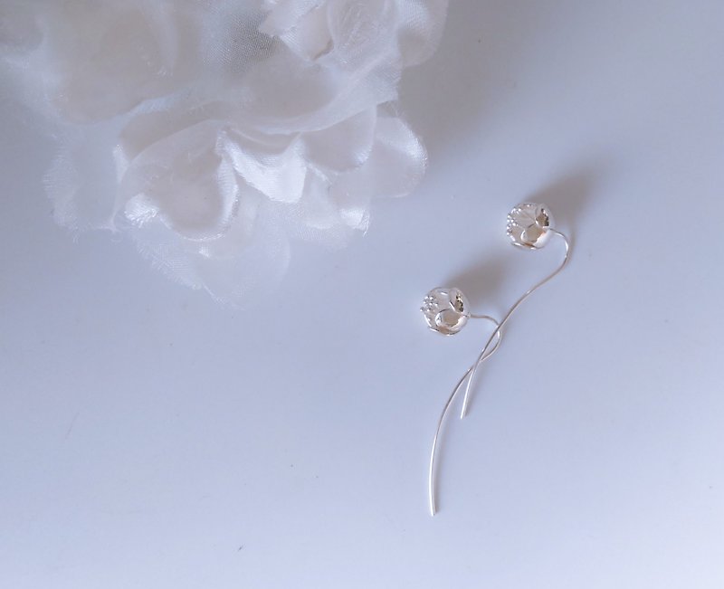 Flower Sterling Silver Ear Pin - ต่างหู - โลหะ สีเงิน