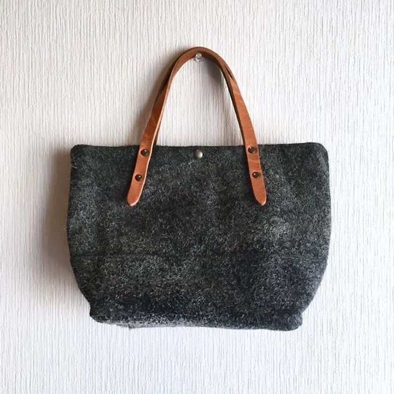 [Genuine leather] Switching tote bag between Angola velor and extra-thick oil velor [Charcoal gray] - กระเป๋าถือ - หนังแท้ สีเทา