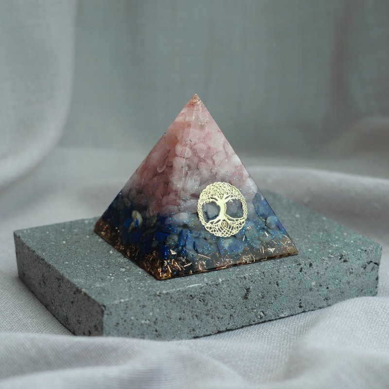 【粉晶、青金石】奧根水晶能量金字塔Orgonite 6x6 cm - 擺飾/家飾品 - 水晶 多色