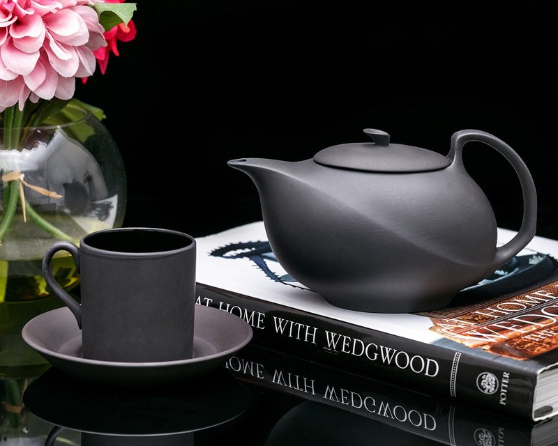 Wedgwood 黑曜之夢三件組咖啡壺具 雅士黑摩卡濃縮陶瓷壺杯套 - 咖啡壺/手沖壺 - 瓷 
