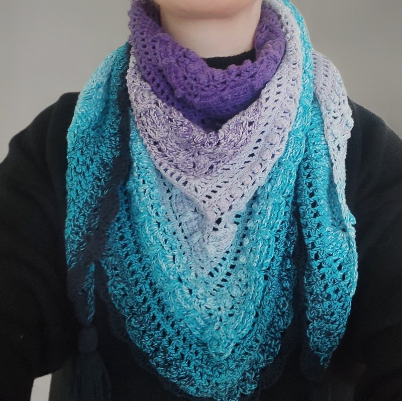 Handmade shawl, gradient knitted shawl - ผ้าพันคอถัก - วัสดุอื่นๆ 