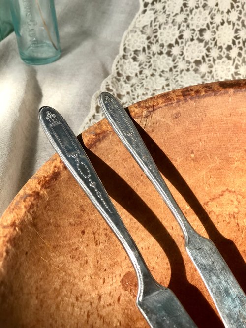 1921年にアメリカは1世紀のアンティークのシルバーバターナイフ2つの