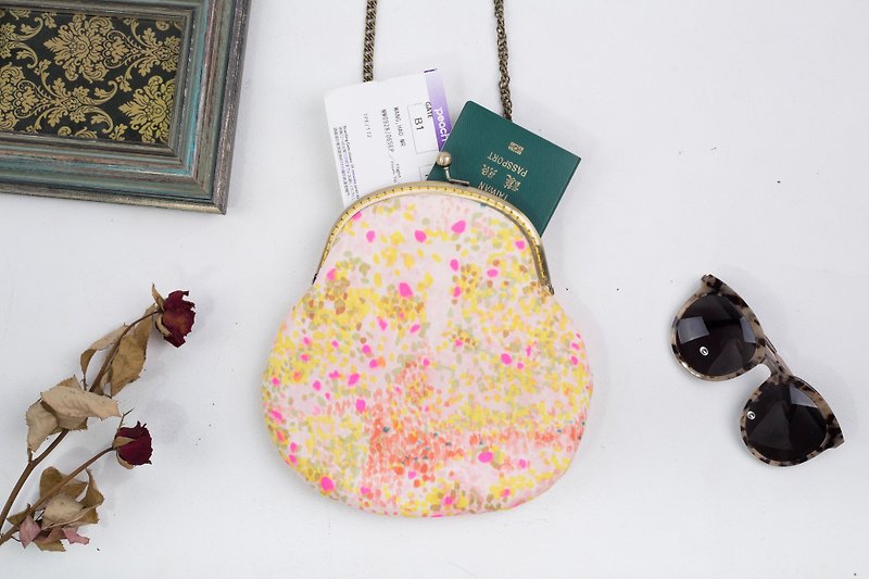 -绯语- 口金包/ carry-on bag/small bag/side bag/birthday gift/exchange gift - Messenger Bags & Sling Bags - Cotton & Hemp Pink