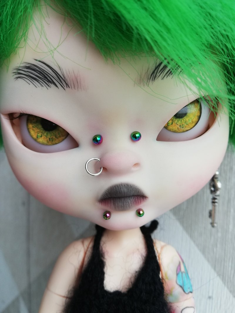 Blythe Asian custom doll with tattoo face piercing green hair OOAK doll - 公仔/玩偶 - 塑膠 綠色