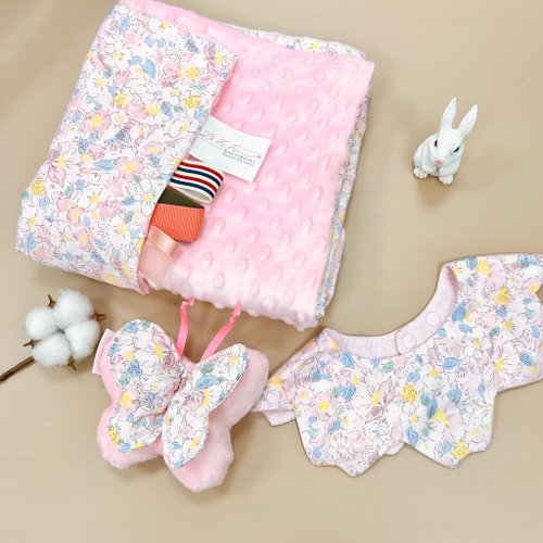 LaFiFi樂霏菲手作嬰幼兒精品&ZAKKA 彌月禮盒 櫻蝶飛舞荳荳被款 贈送禮品包裝與獨家設計提袋