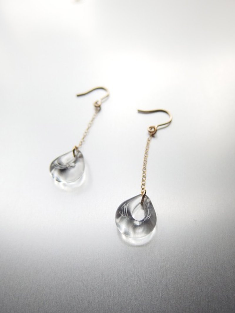Petite drop shaped Earring - 耳環/耳夾 - 玻璃 透明