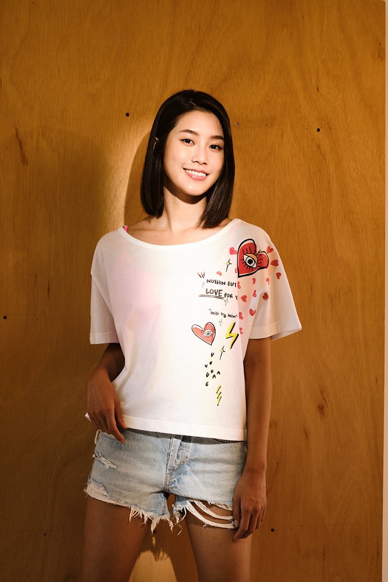 川衣見休閒女款-心心相印圖TEE (短版) - 女 T 恤 - 棉．麻 白色