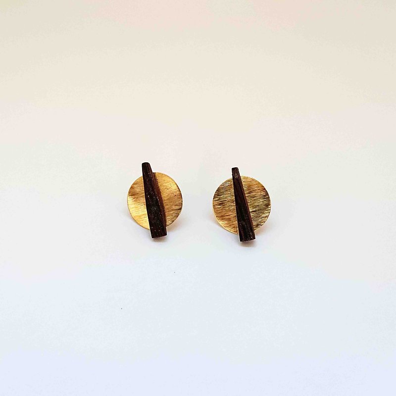 Log pure hand made earrings - ต่างหู - ไม้ 
