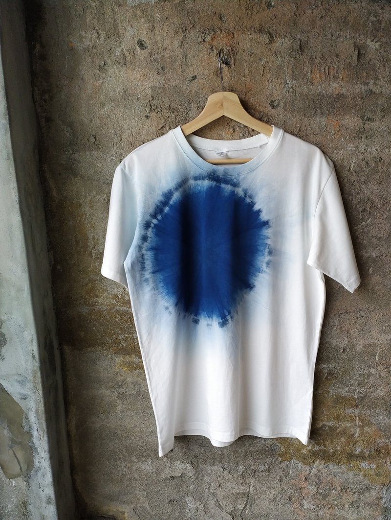 Easy to dye isvara handmade blue dyed cotton T-sthir simple series - เสื้อฮู้ด - ผ้าฝ้าย/ผ้าลินิน สีน้ำเงิน