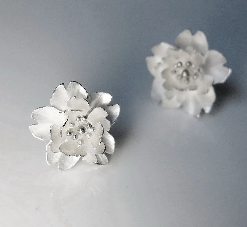 Season-Sakura Silver Earrings(mini)- single petals/ handmade - Earrings & Clip-ons - Sterling Silver Silver