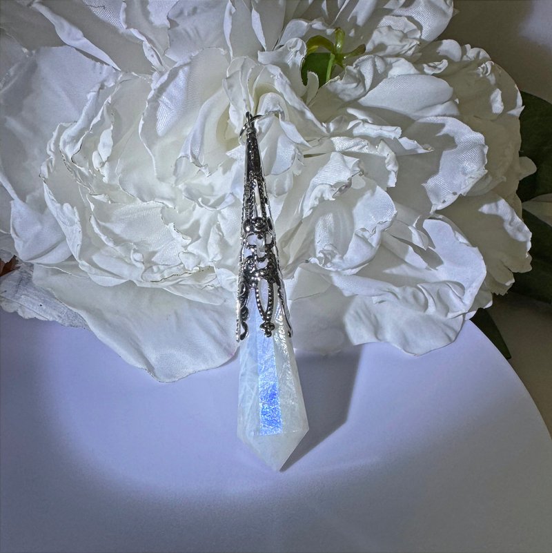 Natural blue moonstone pendulum necklace pendant. - สร้อยคอ - เครื่องประดับพลอย หลากหลายสี
