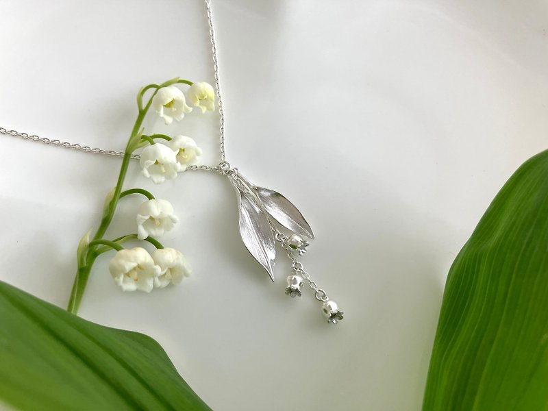 Swaying leaf and lily of the valley earrings - Necklaces - Sterling Silver 