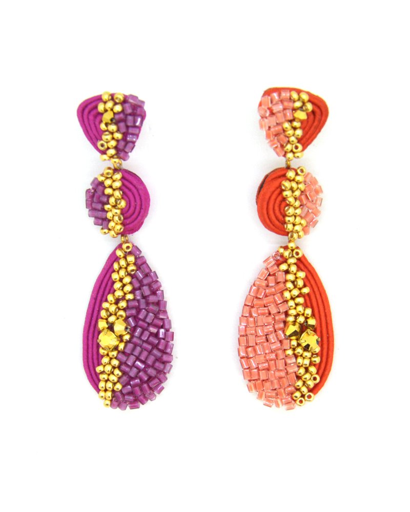 Mismatched Fiolent earrings in fuchsia and orange colour - 耳環/耳夾/耳骨夾 - 其他材質 多色
