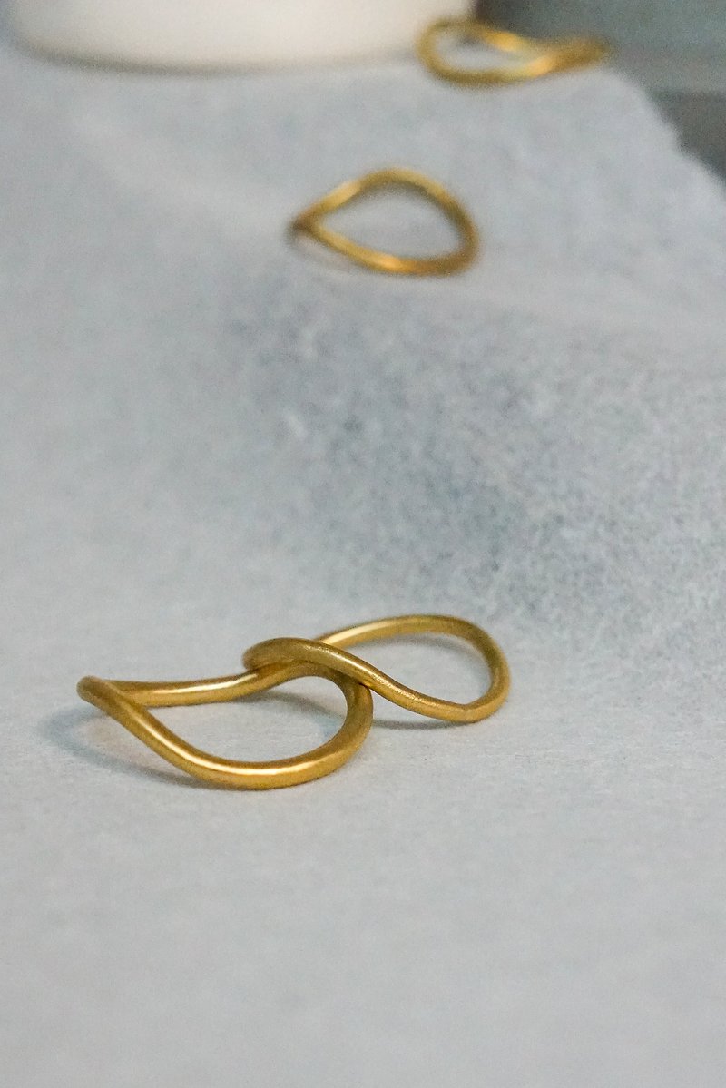 黃銅曲線戒 小禮物 對戒 尾戒 戒指 - 戒指 - 銅/黃銅 金色