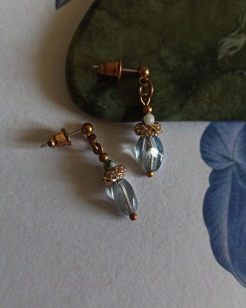 古典鋯石短耳環 / 波藍 - 耳環/耳夾/耳骨夾 - 水晶 藍色