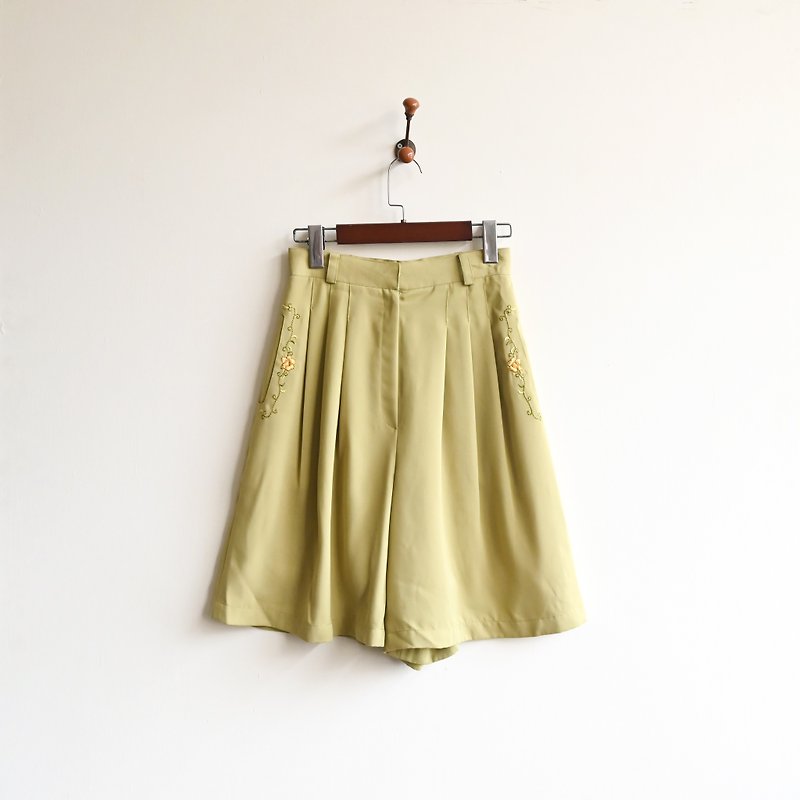 [Egg Plant Vintage] Spring Flower Embroidered High Waist Vintage Shorts - กางเกงขาสั้น - ไฟเบอร์อื่นๆ 