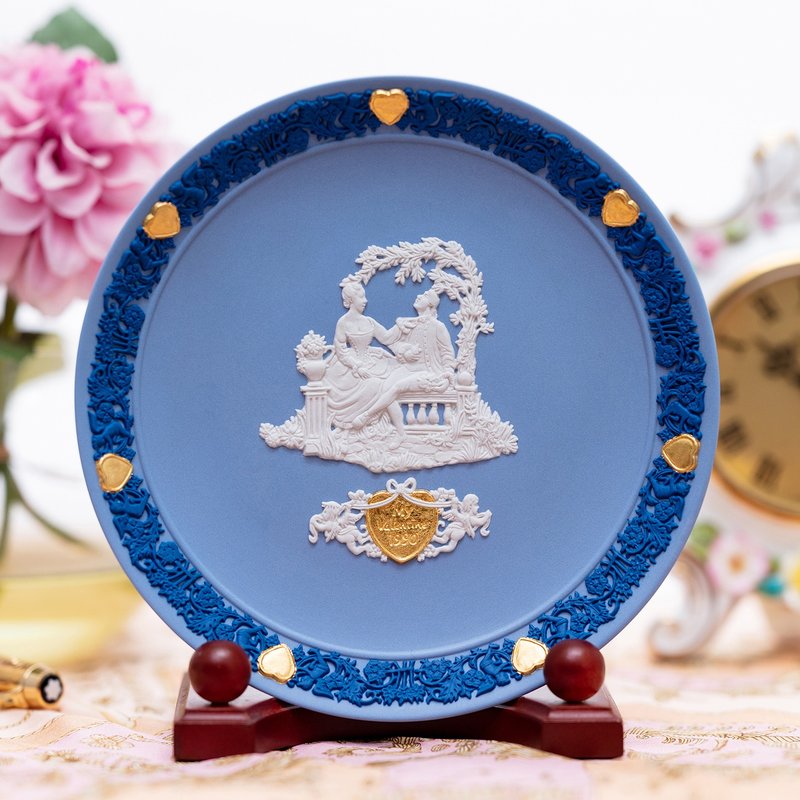 British made wedgwood relief jasper 1990 lover plate ceramic plate birthday wedding plate true love gold heart version - Items for Display - Porcelain 