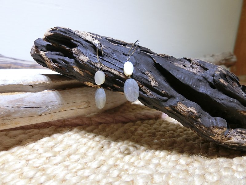 Labradorite Shell Earrings - ต่างหู - หิน สีเทา
