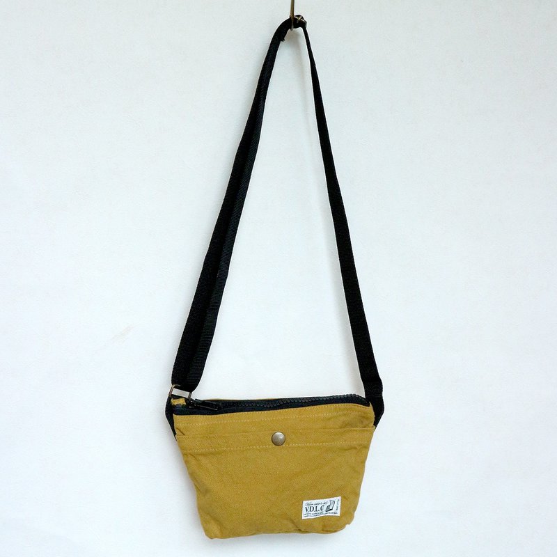 Compact shoulder [Mustard] (VC-47) - กระเป๋าแมสเซนเจอร์ - ผ้าฝ้าย/ผ้าลินิน สีเหลือง