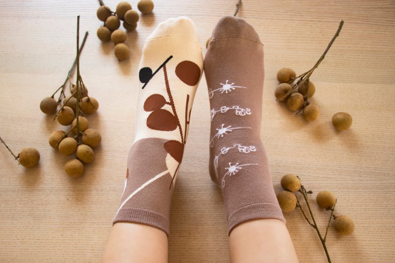 [Dragon Eye Flower and Fruit Socks] Symmetrical/Asymmetrical Socks Happy │Reunion - Socks - Cotton & Hemp Brown