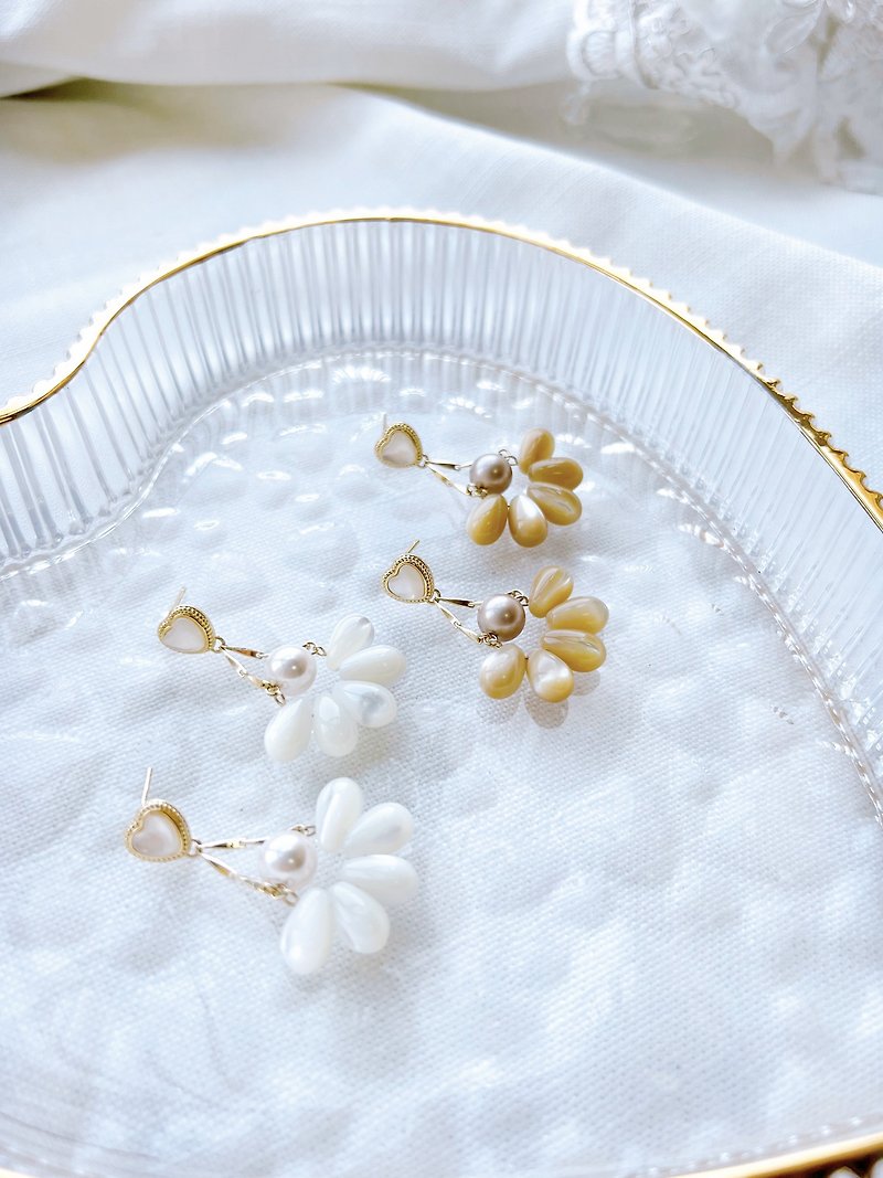 【Mother of Fritillaria Heart Earrings】Fitillary • Swarovski Freshwater Pearl • 925 Sterling Silver Stud Earrings - Earrings & Clip-ons - Shell White