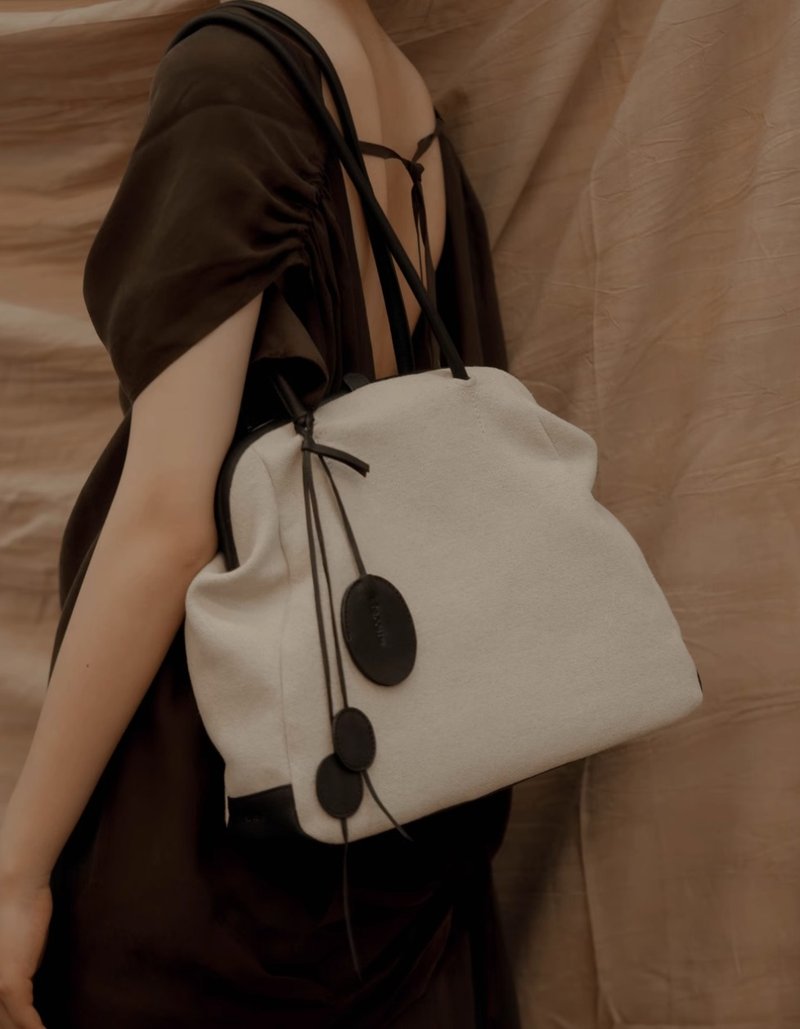 Koujin Series Linen Fabric and Leather Travel Bag Single Shoulder Shell Bag - กระเป๋าถือ - หนังแท้ ขาว