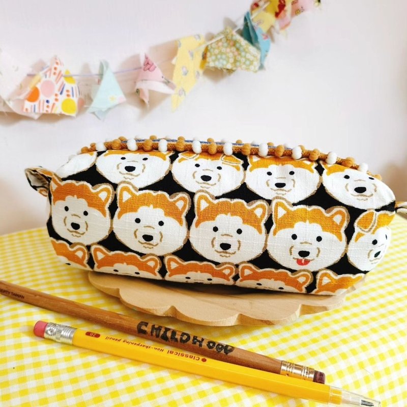 Shiba Inu Big Head Chubby Bag Cosmetic Bag Storage Bag Pencil Bag - กระเป๋าเครื่องสำอาง - ผ้าฝ้าย/ผ้าลินิน 