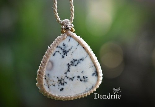 雪と木の影☆デンドライトオパール マクラメネックレス908