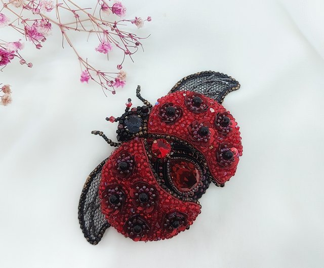 美品 スワロフスキー てんとう虫 虫 昆虫 ブローチ 装飾 ドレス カジュアル 美品 スワロフスキー てんとう虫 虫 昆虫 ブローチ 装飾 ドレス