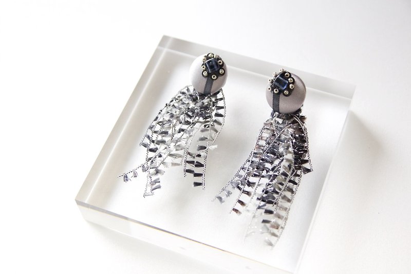 เครื่องเพชรพลอย ต่างหู สีเทา - Czech beads titanium earrings
