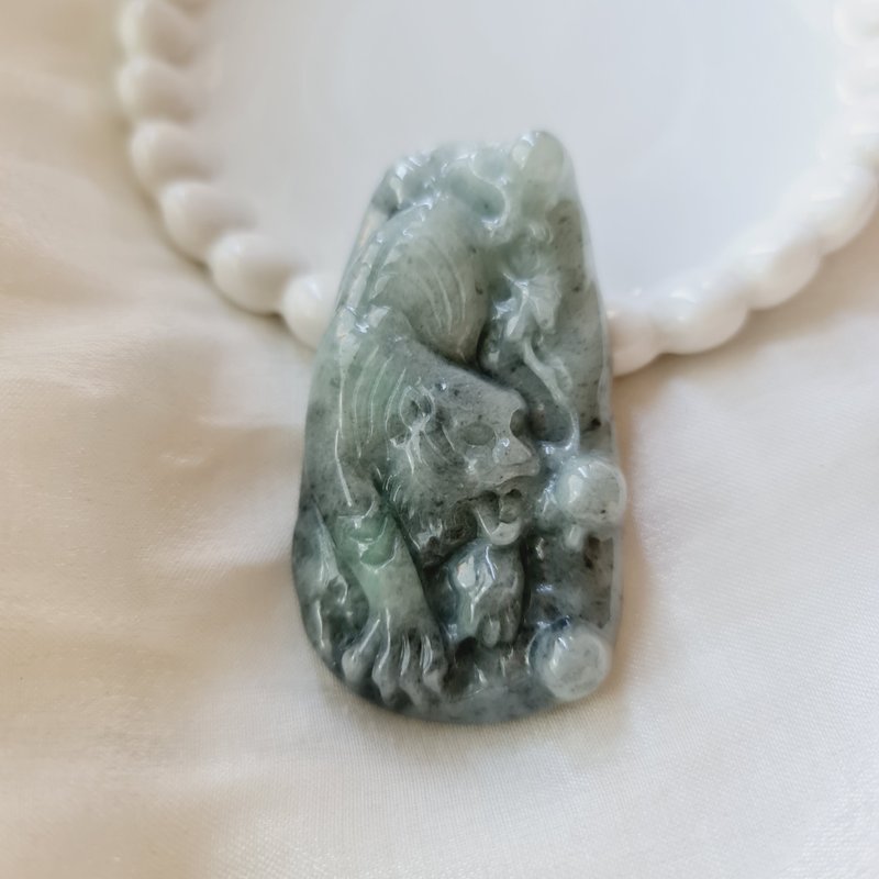 Ice glue fine waxy green black chicken Xiashan tiger | Natural Burmese jade A grade jade - พวงกุญแจ - หยก 