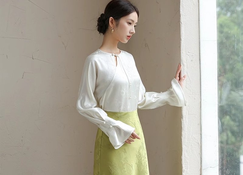 新中式中國風 茶服暗紋提花寬鬆醋酸 上衣/半裙 - 女上衣/長袖上衣 - 絲．絹 白色