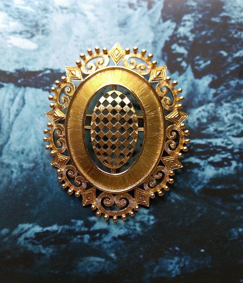 [Western antique jewelry / old age] 1970's MONET metal brush check oval large pin - Badges & Pins - Other Metals Gold