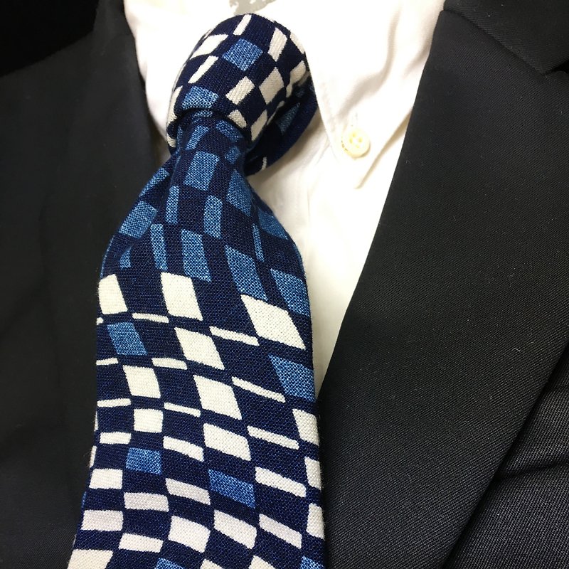 Indigo dyed Japanese pattern tie Geometric necktie - เนคไท/ที่หนีบเนคไท - ผ้าฝ้าย/ผ้าลินิน สีน้ำเงิน