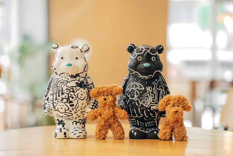 CAFE AND HOF x Taipei's mascot Bravo Bear hand-painted figurine - Stuffed Dolls & Figurines - Pottery Multicolor