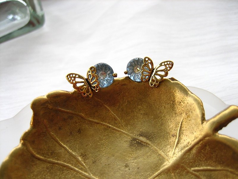 Golden openwork double butterfly antique gemstone multi-wear earrings - Earrings & Clip-ons - Copper & Brass Blue