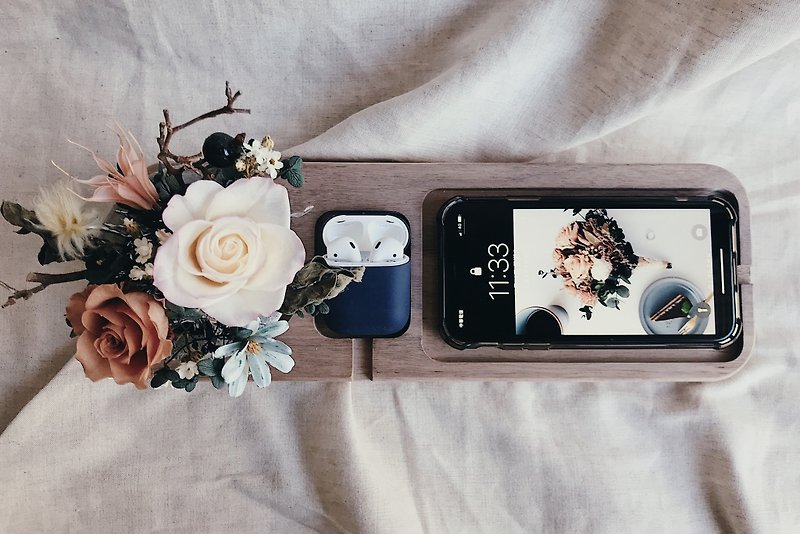 Walnut mobile phone earphone holder with small potted flowers - ของวางตกแต่ง - ไม้ 