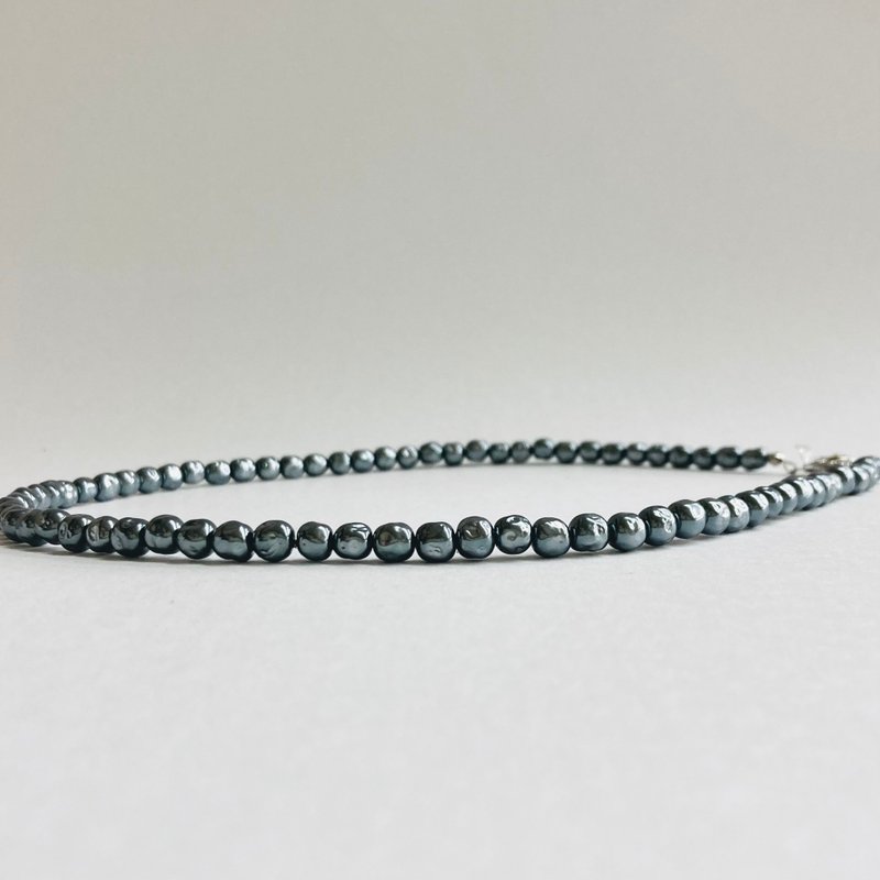 Glass baroque pearl necklace M/approx. 6mm approx. 45cm/gunmetal/made in Japan - สร้อยคอ - แก้ว สีดำ