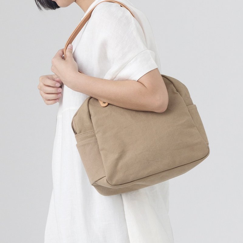MOGU / Canvas Shoulder Bag / Cinnamon / Yurt - กระเป๋าแมสเซนเจอร์ - ผ้าฝ้าย/ผ้าลินิน สีกากี