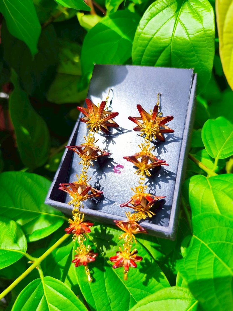 Dok-sailom Dan An Sadok Earrings (Dok Sailom Dan An Sadok Earrings) - 耳環/耳夾/耳骨夾 - 木頭 紅色