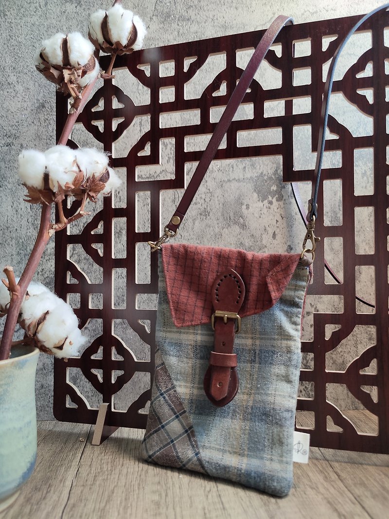 Check pattern stitching crossbody bag - กระเป๋าแมสเซนเจอร์ - ผ้าฝ้าย/ผ้าลินิน 