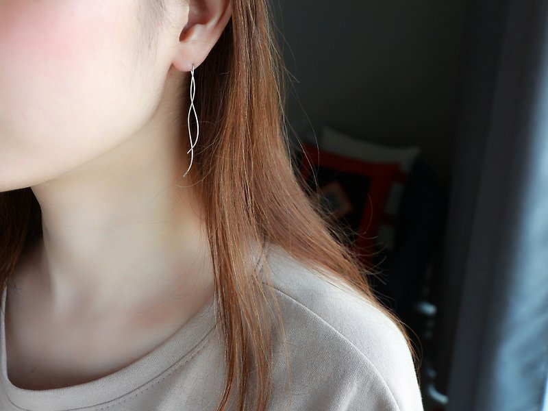 SV935 (Argentium)-nuance curve pierced earrings Impossible earrings - Earrings & Clip-ons - Gemstone Silver